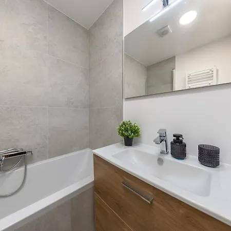 Medena Luxe - 2br Old Town & * Братислава