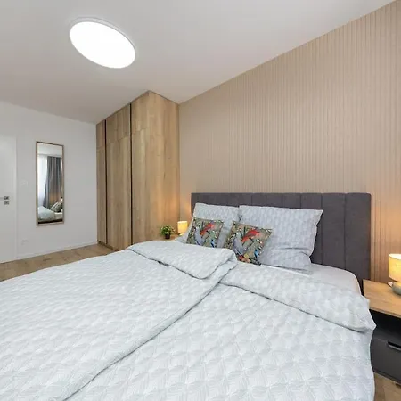 Medena Luxe - 2br Old Town & Апартаменты