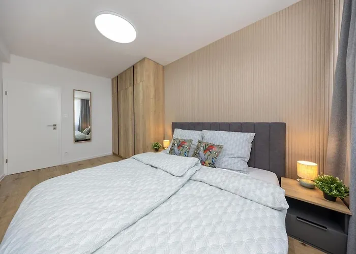 Medena Luxe - 2br Old Town & Appartement