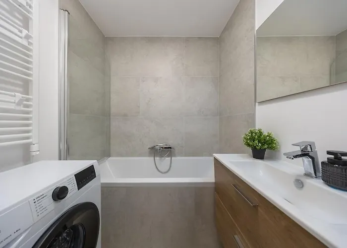 شقة Medena Luxe - 2br Old Town & براتسيلافا